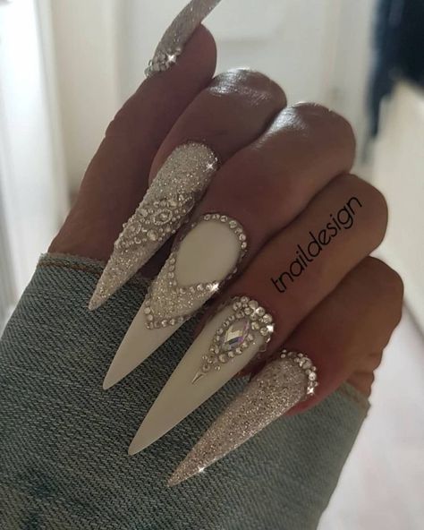 White Stiletto Nails, White Stilettos, Glitter Stilettos, Stiletto Nail Art, Nails Stiletto, Stiletto Nails Designs, Her Nails, Makijaż Smokey Eye, Nail Art Wedding