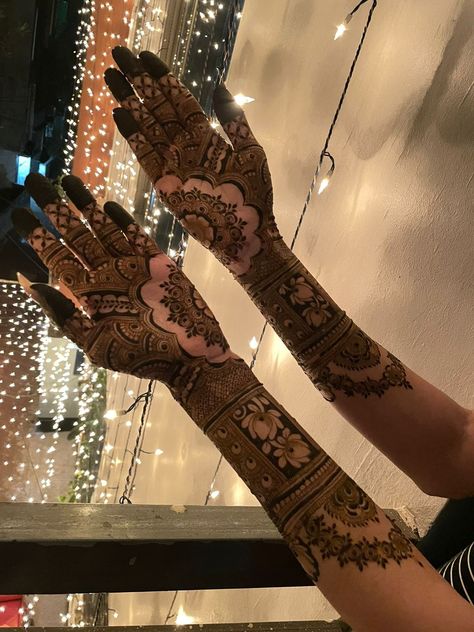 Pakistani Wedding Mehndi Designs, Pakistani Henna Designs Bridal Mehndi, Bridal Henna Inside Hand, Pakistani Bridal Henna Designs, Punjabi Henna Designs, Bridal Mehndi Floral, Bridal Henna Designs Mid Arm, Elegant Bridal Henna, Bridal Mehendi Designs Hands Latest Pakistani