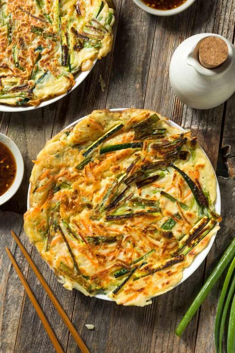 Yachaejeon Recipe, Pajeon Recipe, Korean Scallion Pancake, Scallion Pancake Recipe, Korean Pancake, Vegetable Pancakes, Bawang Bombay, Scallion Pancakes, Korean Cooking