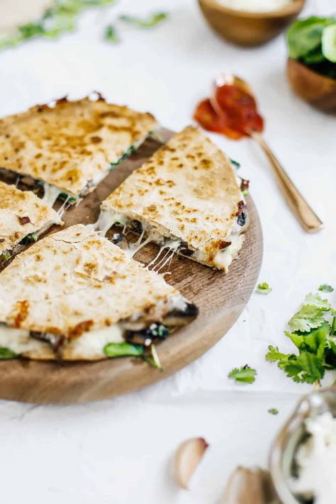 Mushroom Goat Cheese, Mushroom Quesadillas, Veggie Lunch, Easy Meal Prep Lunches, Cheese Quesadillas, Spinach And Mushroom, Spinach Mushroom, Goat Cheese Recipes, Bistro Food