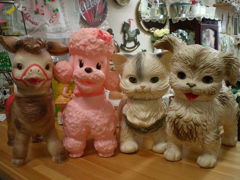 remember Toy Collection Display, Toy Animals, Vintage Poodle, Vintage Kitsch, Old Dolls, Vintage Dog, Soft Dolls, Retro Toys, Antique Toys