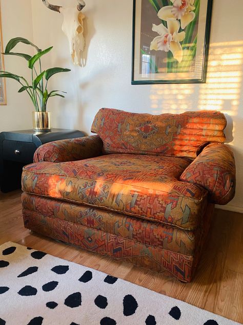 Big Comfy Chair, Comfy Armchair, Big Chair, Comfy Living Room, Apartment Decor Inspiration, Reading Corner, Vintage Eclectic, Gaming Room, Comfy Chairs