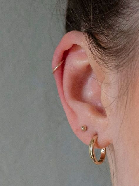 Ušný Piercing, Minimalist Ear Piercings, Cool Ear Piercings, Pretty Ear Piercings, Helix Hoop, Cute Ear Piercings, Pretty Jewelry Necklaces, Cute Piercings, Eco Friendly Jewelry