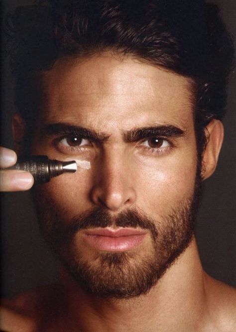 Makeup for Men- With the beauty industry looking to tap into the male market with makeup products such as bronzer and concealer, GQ offers up… Juan Betancourt, Mascara Hacks, Tom Ford Beauty, Male Makeup, Male Grooming, Men's Beauty, Mens Skin Care, Permanent Makeup, Hair And Beard Styles