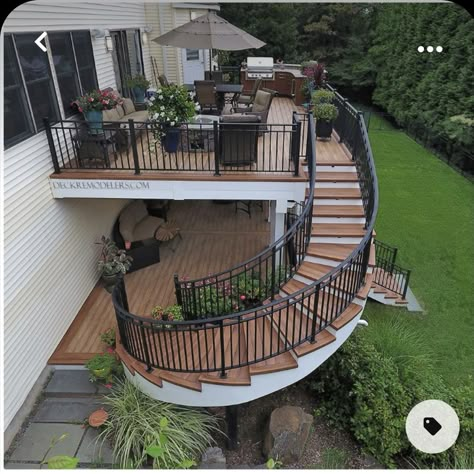 �سلالم حلزونية, Curved Deck, Pvc Decking, Deck Pictures, Composite Deck, Deck And Patio, Patio Deck Designs, Trex Deck, Deck Designs Backyard