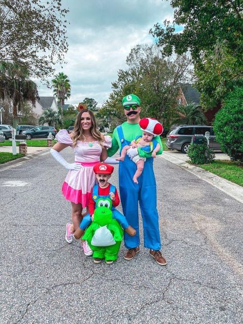 Mario Brothers Family Halloween Costumes, Sibling Themed Halloween Costumes, Mario Brother Halloween Costumes, Family Of 4 Mario Costumes, Family Dress Up Ideas Costumes, Mario Theme Halloween Costume, Halloween Costume Ideas For Siblings, Super Mario Brothers Halloween Costumes, Nintendo Family Costume