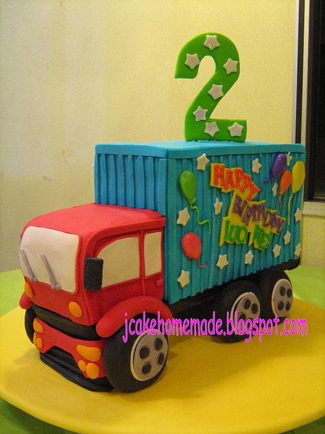 3D lorry birthday cake by Jcakehomemade, via Flickr Lorry Cake, Dump Truck Cakes, Divorce Cake, Construction Birthday Cake, Motorcycle Cake, Truck Cakes, 2 Birthday Cake, 40th Birthday Cakes, Car Cake