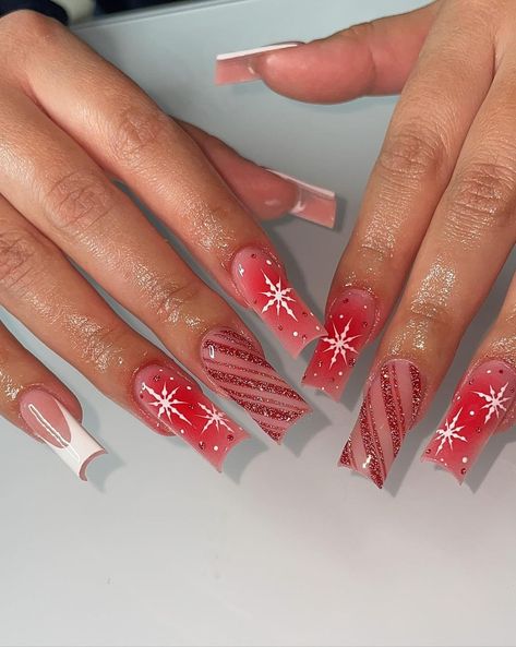 Christiana (@nailedbychristiana) • Instagram photos and videos Medium Square Nails, Chic Nail Art, January Nails, Red Christmas Nails, Stiletto Nail Art, Hello Nails, Ombre Nails Glitter, Cute Christmas Nails, French Nail Designs