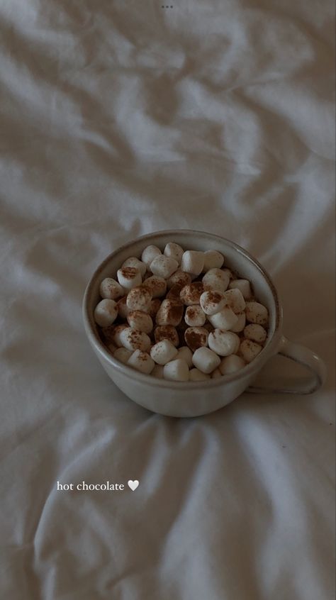 Hot Chocolate Astetic, Hot Chocolate Aesthetic Cozy Night, Aesthetic Hot Chocolate Pictures, Hot Chocolate Snapchat Story, Hot Chocolate Instagram Story, Hot Chocolate Story, Hot Chocolate Aesthetic Cozy, Christmas Astetic, Hot Cocoa Aesthetic