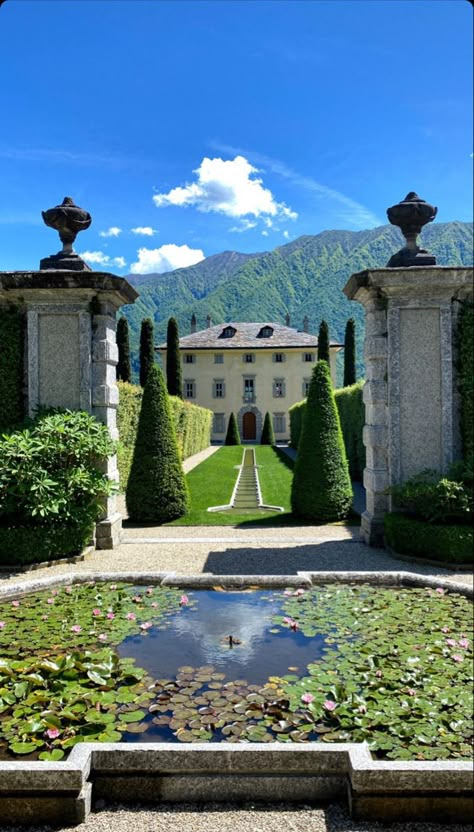 Intellectual Aesthetic, Old Money House, Dream Mansion, Italy Aesthetic, Future Lifestyle, Online Group, Old Money Aesthetic, Pretty House, Lake Como