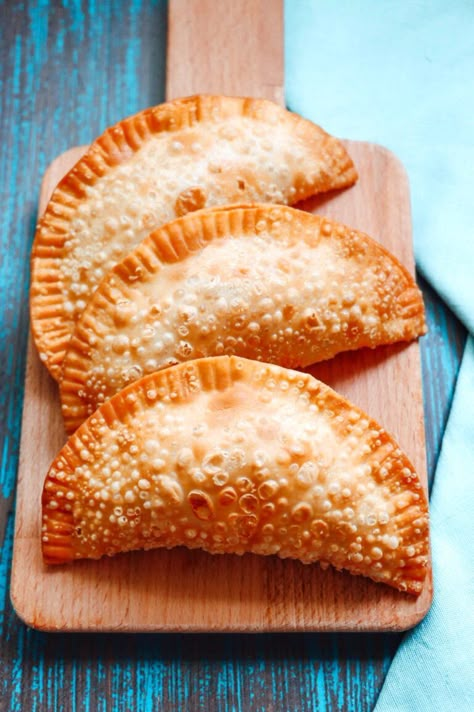 Ground Turkey Empanadas, Puerto Rican Christmas Food, Picadillo Empanadas, Turkey Empanadas, Pastel Frito, Christmas Food Recipes, Puerto Rican Foods, Recetas Puertorriqueñas, Puerto Rico Food