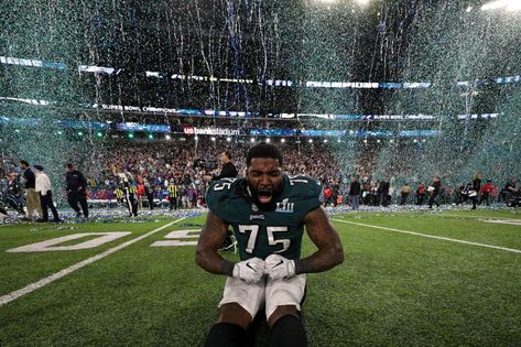 The celebration rains down on Vinny Curry. Eagles Superbowl, Eagles Super Bowl, Philadelphia Sports, Fly Eagles Fly, Philadelphia Eagles, New England Patriots, Nfl Football, Super Bowl, Minneapolis