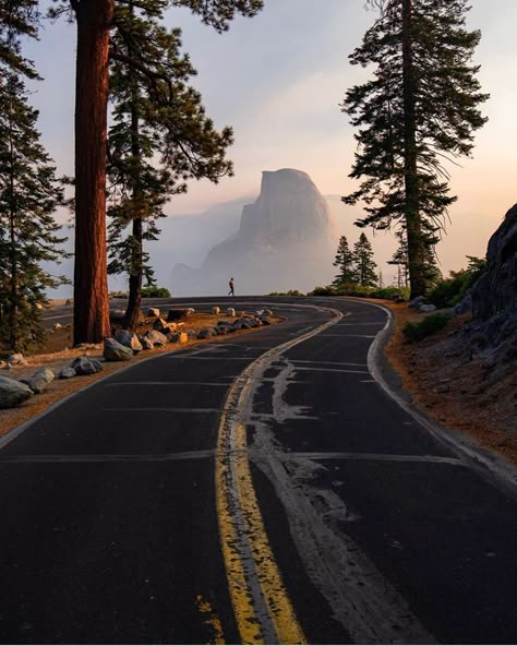 Yosemite Trip, Yosemite Park, Ways To Travel, Outdoor Landscaping, Yosemite National, Yosemite National Park, Places Around The World, Nature Travel, Travel Aesthetic