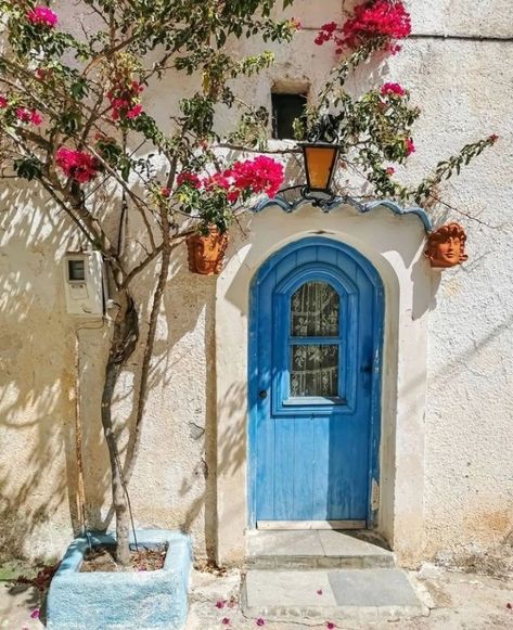 Greece Drawing, Humans Of New York, Greek Villas, Time To Rest, Greece Islands, Secluded Beach, Doors And Windows, Old Doors, Welcome To The Party