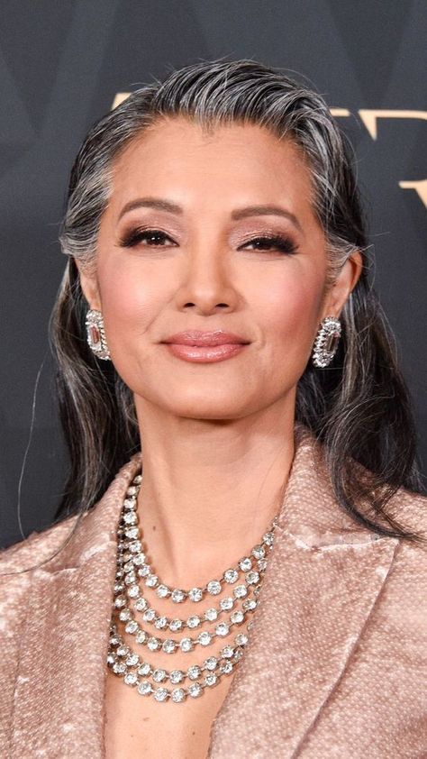 13 Naturally Gray-Haired Celebrities That Serve the Ultimate Silvery Inspo Jenna Lyons Grey Hair, Makeup Looks For Grey Hair, Celebrities With Grey Hair, Hilarie Burton Hair Grey, Beautiful Grey Hair, Salt And Pepper Hair Women Going Gray, Grey Hair In 30s, Glasses For Gray Haired Women, Warm Gray Hair