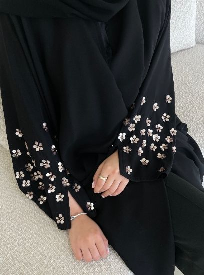 Abaya Designs Latest Black, Trending Abaya, Abaya Fashion Modern, Elegant Abayas, Black Abaya Designs, Embroidered Abaya, Abaya Designs Latest, Casual Abaya, Modest Casual Outfits