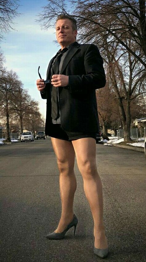 Men Wearing High Heels, Genderqueer Fashion, Guys In Skirts, Men High Heels, Men Wearing Skirts, Gender Fluid Fashion, Genderless Fashion, Men In Heels, Skirt Heels