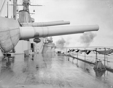 Gunnery practice aboard 15 in 'R' class battleship HMS Royal Oak in 1918: her secondary starboard 6 in battery has just fired.  Royal Oak went on to be sunk by U 47 inside Scapa Flow in October 1939 with heavy loss of life. Scapa Flow, Navy Destroyers, Royal Marine Commando, Royal Navy Ships, Capital Ship, Royal Marines, Military Photos, Navy Ships, Historical Events