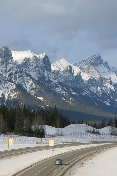 Winter in Alberta is stunningly beautiful. Here's a story I posted on Canadian Travel News. https://canadiantravelnews.ca/2020/12/02/alberta-in-winter-majestic-mountains-and-glorious-sunshine/ Canadian Mountains, Cold Aesthetic, Canada Mountains, Alberta Travel, Calgary Alberta Canada, Canadian Winter, Canadian Travel, Dream Place, Majestic Mountains