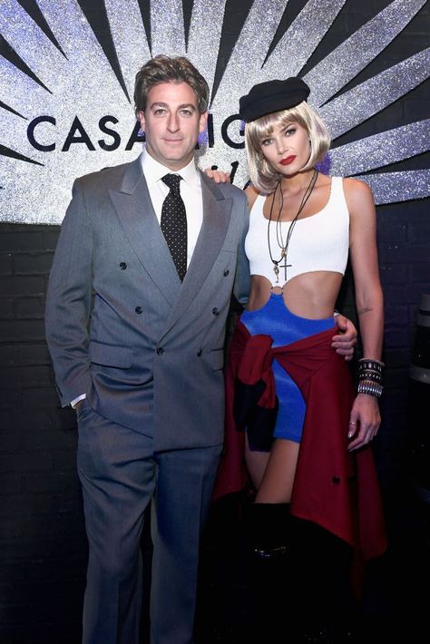 Celebrity Couple Costumes, Couples Fancy Dress, Pretty Woman Costume, Cute Couples Costumes, Best Couples Costumes, Couples Halloween Outfits, Cute Couple Halloween Costumes, Celebrity Halloween Costumes, College Halloween