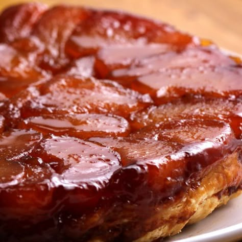 Tarte Tatin Recipe, Proper Tasty, Dessert Aux Fruits, Apple Tart, Beautiful Desserts, Classic Desserts, Apple Desserts, Tart Recipes, Baked Apples