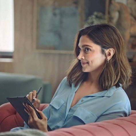 Deepika Padukone Hair, Short Permed Hair, Dipika Padukone, Deepika Padukone Style, Hair Indian, Balayage Hair Blonde, Front Hair Styles, Highlights Brown Hair, Short Hair Balayage