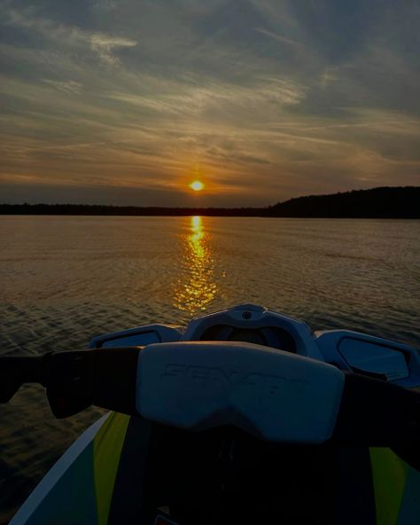 Not just surviving or more like struggling to survive. Jet Skiing Aesthetic, Jetski Sunset, Jetski Aesthetic, Jet Ski Aesthetic, Seadoo Jetski, Skiing Aesthetic, Jet Skiing, Jetski, Orange Sky