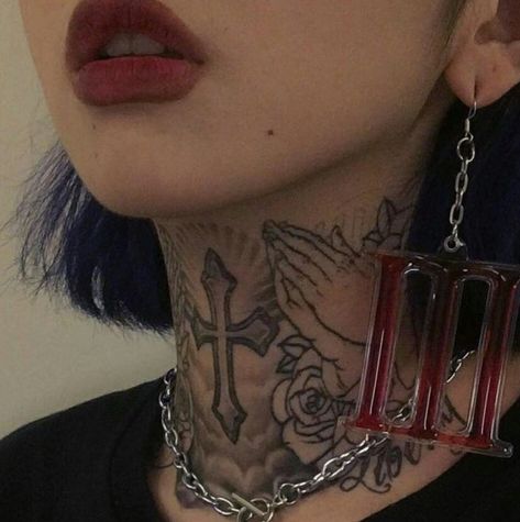 Tattoo Girl Aesthetic, Girl Neck Tattoos, Throat Tattoo, Neck Tattoos Women, Inspiration Tattoos, Level 7, Tattoo Girl, Aesthetic Tattoo, Cover Up Tattoos