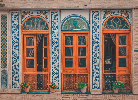 Iran Pictures, Iranian Architecture, Persian Language, Persian Garden, Persian Architecture, Door Picture, Persian Empire, Persian Motifs, Persian Culture