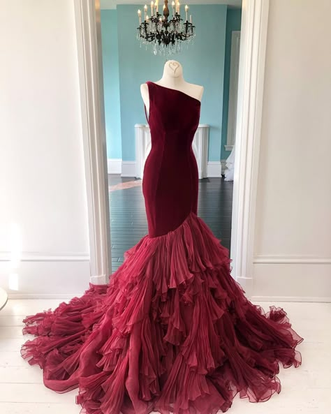 HIT or MISS? ❤️ Do you think we'll see a similar #SherriHill gown on the #MissUSA stage?!  Want to see your gown featured? Just use our hashtag #PageantPlanetHITorMISS! Prom Dress One Shoulder, Red Mermaid Prom Dress, Burgundy Evening Dress, Robes Glamour, Cheap Evening Dresses, Dress One Shoulder, Black Prom Dress, Long Prom Dresses, Gorgeous Gowns