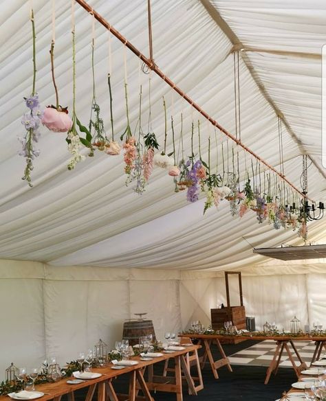 Hanging Flowers Dinner Table, Hanging Flower Over Table, Flowers Hanging Over Table, Hanging Flowers Dinner Party, Diy Wedding Hanging Decor, Hanging Flower Strings, Hanging Flower Garland Wedding, Midsommar Decor, Teaparty Brunch Decorations