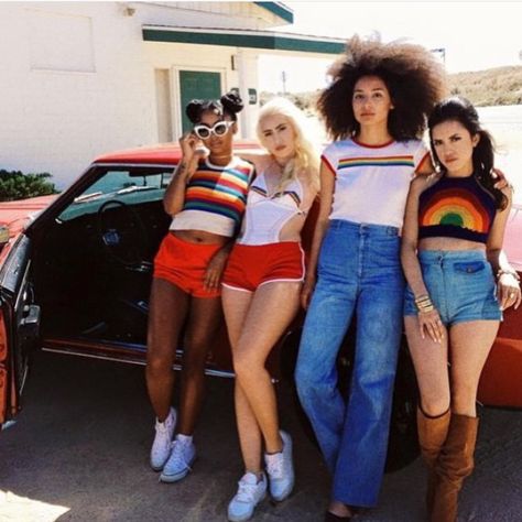 70's 🍄 Valley Girl Aesthetic, Sixties Outfits, Fashion 70s Style, 70s Party Outfit, Group Photo Ideas, 70s Photoshoot, Disco Outfits, 70s Girl, Valley Girl