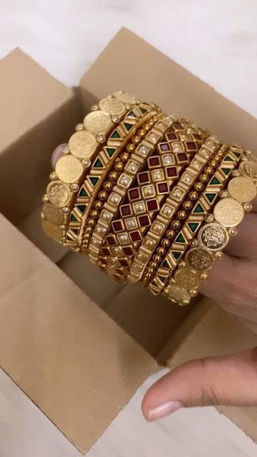 Bangles Photography Ideas, Bridal Thread Bangles, Silk Thread Bangles Design Latest Bridal, Aari Bangles, Desi Bangles, Silk Thread Bangles Design Kundan, Silkthread Kundan Bangles, Silkthread Bangles Design Latest, Silkthread Bangle