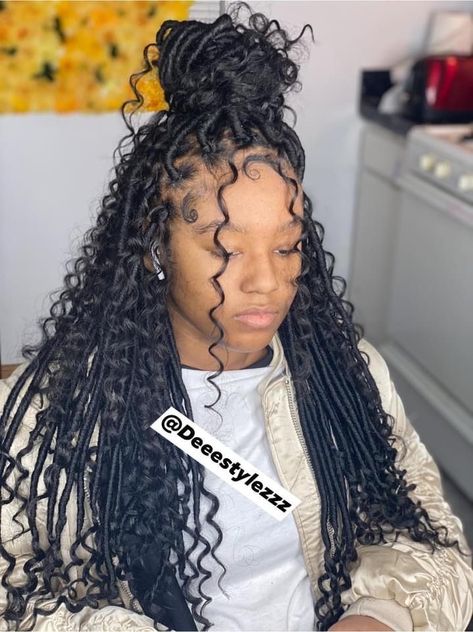 Goddess Locks With Curls, Foxlocs Hairstyles, Fox Locs Hairstyles, Bohemian Goddess Faux Locs, Messy Dreads, Goddess Locs Hairstyles, Fox Locs, Boho Locks, Locs On Black Women