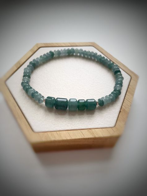 Jade Bracelet, Jade Beads, Hand Made Jewelry, Diy Bracelets, Bracelet Designs, Jade, Beaded Bracelets, Jewelry Making, Beads