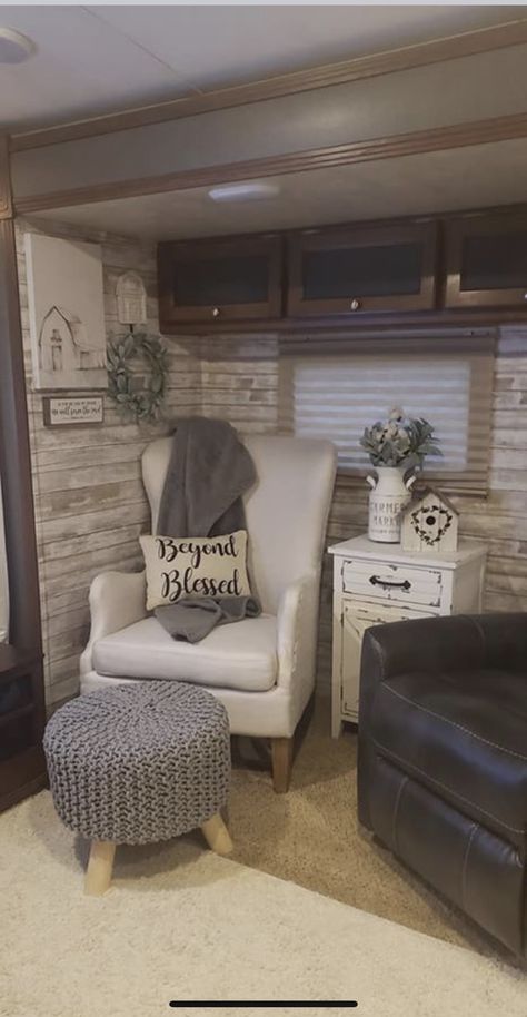 Living Room Trailer Ideas, Rv Decorating Ideas Farmhouse, Cheap Camper Decorating Ideas, Small Rv Living Room Ideas, Rustic Rv Decor, Farmhouse Trailer Decor, Remodeled Campers Ideas, Camper Renovation Living Room, Camper Farmhouse Decor