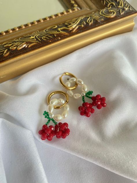 Trendy Handmade Flower Earrings, Diy Earrings Aesthetic Beads, Cute Red Handmade Jewelry, Whimsical Red Beaded Jewelry, Strawberry Bead Earrings, Diy Jewelry Set, Anting Manik, Diy Hair Accessories Ribbon, Jewels Diy