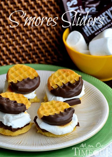 Smores Waffle Sliders Waffles Ideas, Waffle Sliders, Dessert Crepes, Mini Waffles, Resident Events, Kid Snacks, Slider Recipes, Fun Foods, S'mores