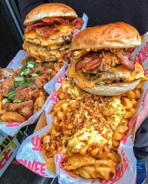 Cheesy Burger, Burger With Fries, Loaded Burger, Burger Board, Sick Food, Cheesy Fries, In And Out Burger, Burgers And Fries, Big Burgers