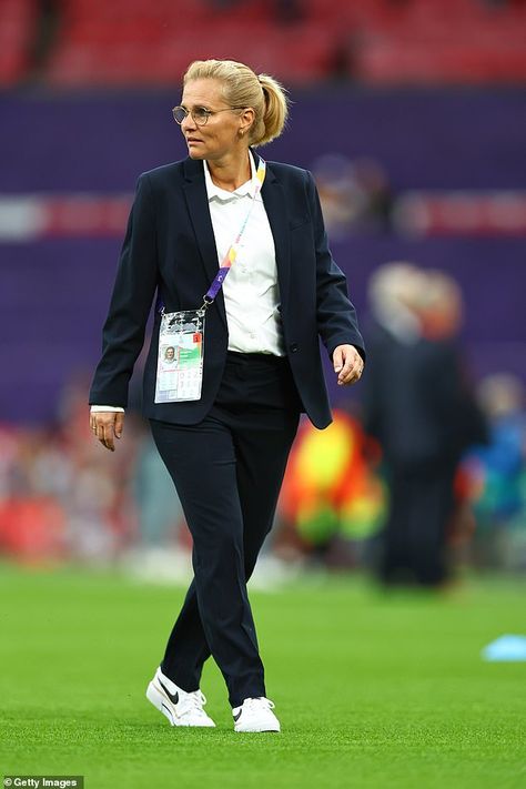 Sarina Wiegman, England Lionesses, Women Football, Lion And Lioness, Gareth Southgate, Power Suit, Womens Football, Womens Soccer, Fashion Icon