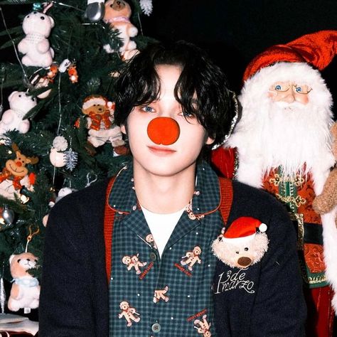 txt huening kai icons Christmas Tree Pictures, Best Wallpaper Hd, Film Icon, Xmas Wallpaper, Christmas Wallpapers, Anime Christmas, Cute Christmas Wallpaper, Best Wallpaper, Huening Kai