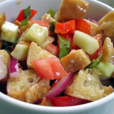 One of my favorite salads! Yum. Panzanella (Ina Garten) Italian Bread Salad, Panzanella Salad Recipe, Panzanella Recipe, Gooseberry Patch, Panzanella Salad, Ina Garten Recipes, Bread Salad, Idee Pasto Sano, Tomato Salad