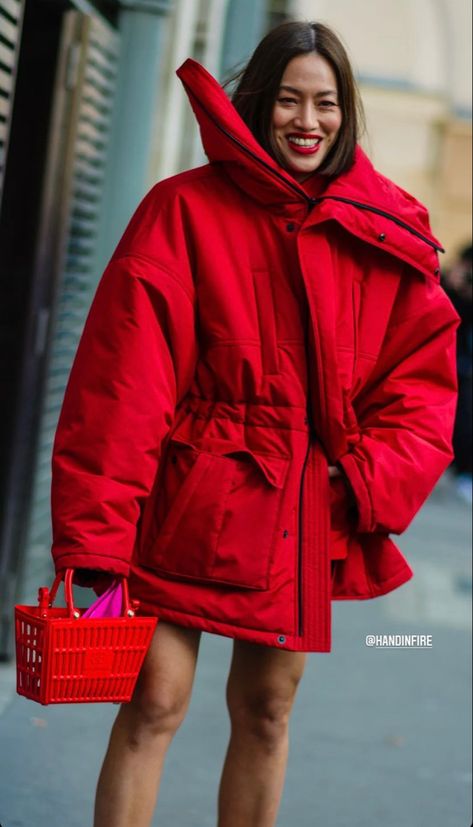 Milan Winter, Puffer Outfit, Red Parka, Runway Design, Puffer Style, Fashion Pic, Red Outfits, Design Moda, What Should I Wear