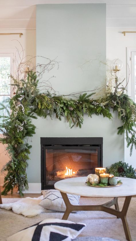 Mantel Styling, Metallic Christmas, Christmas Decorating Ideas, Linen Interior, Christmas Mantle, Christmas Greenery, Christmas Inspo, Mantel Decor, Christmas Fireplace