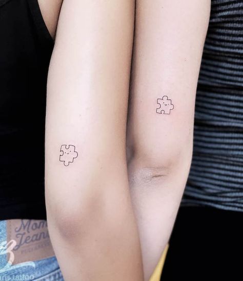 Cute Tattoos For Brother And Sister, Simple Sisters Tattoo, Cute Twin Tattoos Sisters, Sister’s Tattoo, Small Tattoo Sisters, Small Matching Tattoos For Sisters Meaningful, Mini Tattoos For Sisters, Twinning Tattoos Sisters, Tattoo Dedicated To Sister