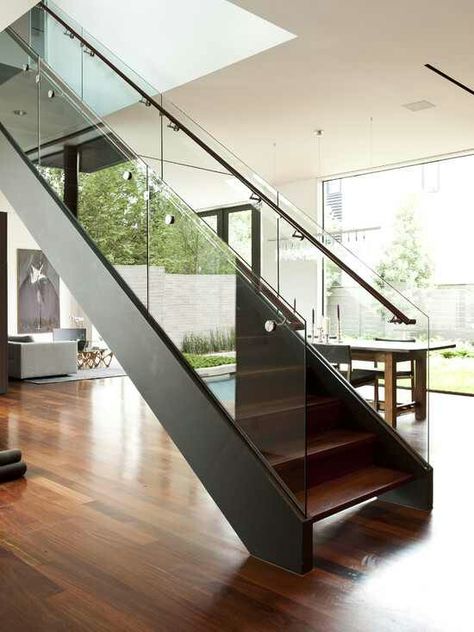 Modern stairs in the middle of the room Glass Staircase Railing, Staircase Pictures, Glass Railings, Contemporary Staircase, Stairs In Living Room, House Staircase, Glass Stairs, Staircase Remodel, Glass Staircase