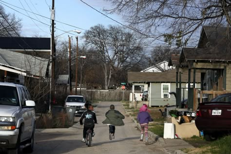 Midwest Neighborhood Aesthetic, Run Down Neighborhood, Poor City Aesthetic, Poor Town Aesthetic, Poor Neighborhood Aesthetic, 80s Neighborhood, Growing Up Poor Aesthetic, Poor Life Aesthetic, Poor Childhood Aesthetic