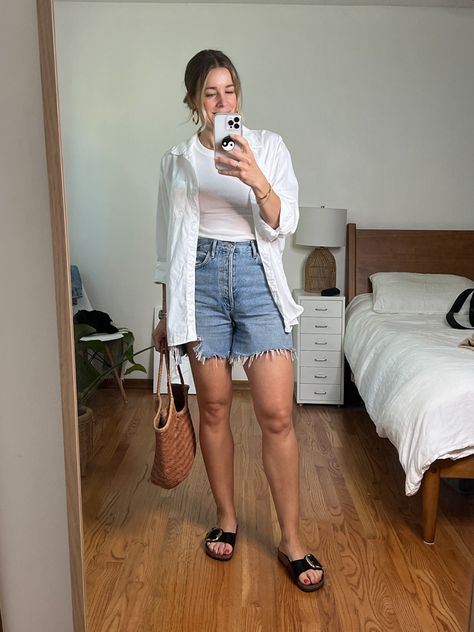 Minimal Aesthetic Outfits Summer, Casual Comfortable Summer Outfits, Denim Shorts Outfit 2023, Hot Summer Outfits 2023, Spring To Summer Outfits, Portland Outfits Summer, Late Summer Outfits Casual, Hot Weather Outfits Casual, Size 10 Summer Outfits