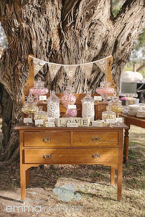 Boho Pins: Top 10 Pins of the Week from Pinterest - Sweetie Tables - Boho Wedding Blog Wedding Sweet Cart, Sweet Table Wedding, Lolly Buffet, Sweet Carts, Idee Babyshower, Candy Buffet Tables, Candy Bar Wedding, Sweet Bar, Wedding Buffet