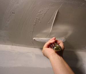 Skimming Walls, Ceiling Repair, Skim Coating, How To Patch Drywall, Drywall Ceiling, Drywall Repair, Diy Heart, Popcorn Ceiling, Plaster Ceiling